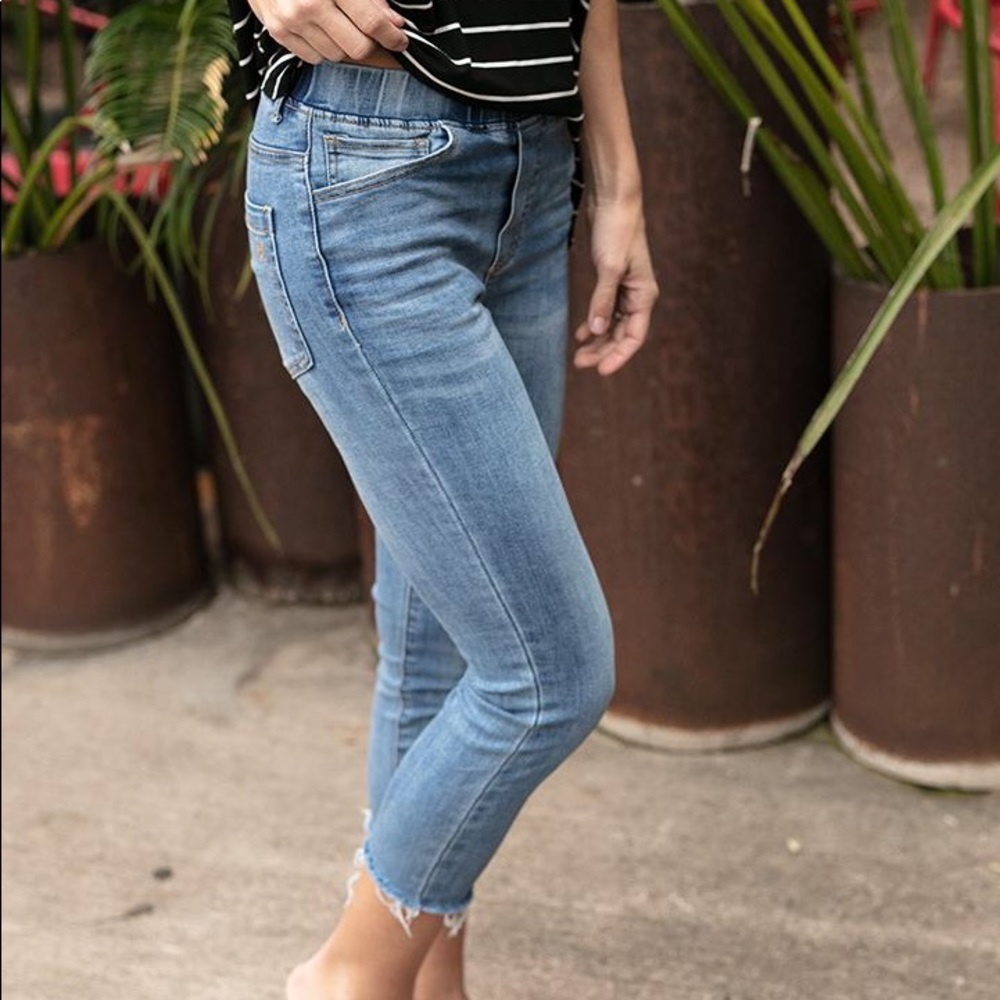 Grace & Lace crop pull on mid rise pants